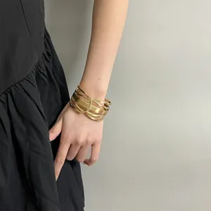 Pulsera brazalete dorada geometrica hueca para mujer, ancho brazalete de metal de moda.