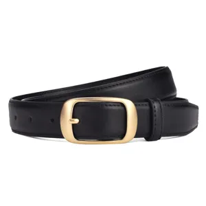 Cintura da donna in pelle con fibbia ad ardiglione dorata, elegante accessorio chic.