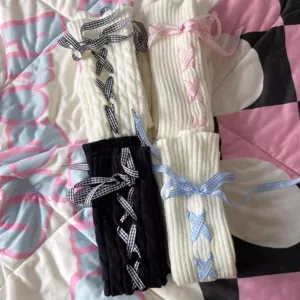 Gestreickte Beinstulpen mit karierten Schleifen zum Schnüren, stylisches JK Zubehör.