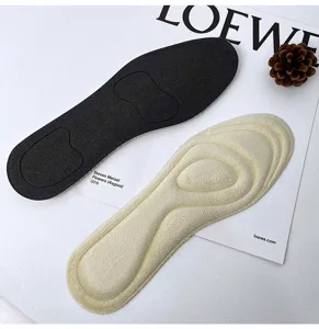 Detailaufnahme der dicken Pluesch-Fleece Einlegesohle, winterwarmer atmungsaktiver Schuh