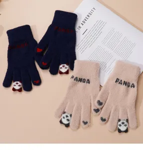 Détails des gants tricotés en panda mignon de dessin animé pour femmes hiver chaud.