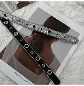 Glitzernder Pailletten-Schmuckgürtel mit Metallösen, stilvolles Accessoire für Jeans.