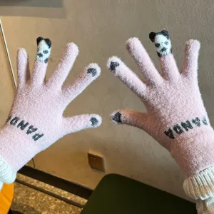Gants tricotés panda mignon rose femme hiver chaud coupe-vent tactile affichage en détail.
