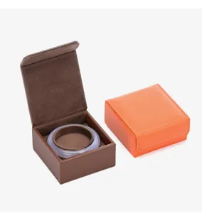 PU-Leder Armband-Aufbewahrungsbox mit weichem Samtfutter für edle Jadearmreifen.
