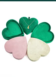 Boîte à bijoux cœur en velours présentoir trèfle coffret cadeau pour collier pendentif boucles.