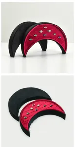 Porta anelli mezzaluna in velluto nero e rosso, espositore portaoggetti per gioielli gotico.