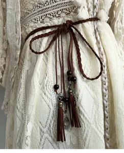 Ceinture tressée bohème rétro avec glands et perles en bois pour accessoire de robe de femme.