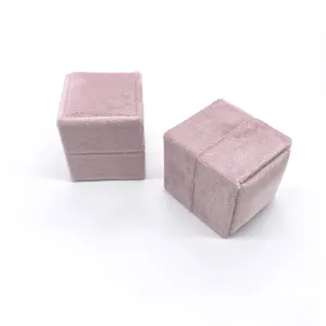 Set di scatole per anelli quadrate in velluto rosa, confezione di gioielli morbidi per matrimoni.