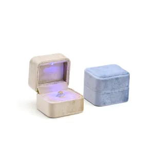 Square velvet ring box with LED spotlight high-end jewelry storage packaging gift box
