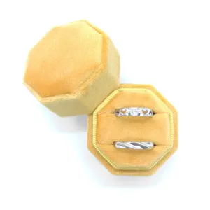 Elegante achthoekige fluwelen ringdoos voor sieradenopslag, zachte dubbele etui.