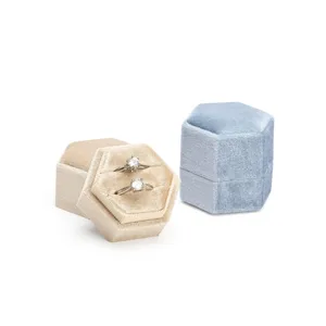 Scatola per anelli esagonale in velluto per proposta, custodia per doppio anello elegante.