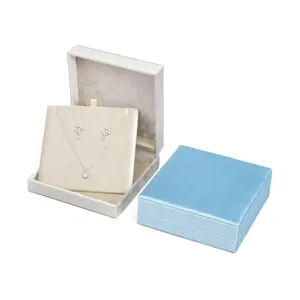 Scatola di esposizione per gioielli in velluto quadrato, elegante confezione collana.