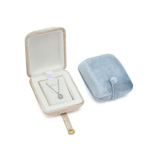 Portable velvet jewelry box, luxury travel storage case for earrings and necklaces.