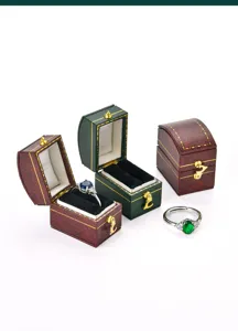 Vintage Mini Velvet Ring Box Jewelry Storage Portable Proposal Ring Box Detail Shot