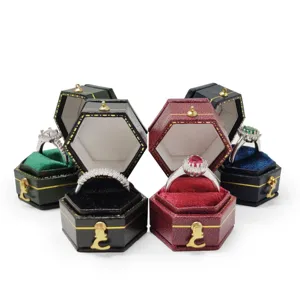 Sechseckiges Vintage Ringbox Set aus PU Leder mit Samt-Innenfutter und Metallverschluss.