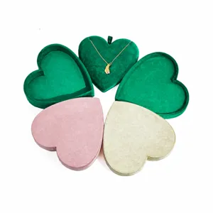 Boîte à bijoux en velours en forme de coeur pour collier boucles d'oreilles emballage.
