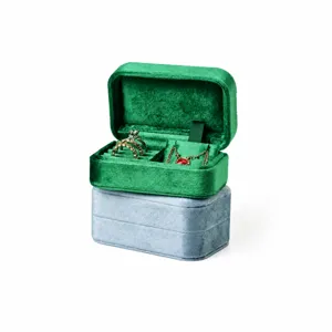 Tragbare zweischichtige Samt Schmuckschatulle mit Ringfächern für Reisen und Aufbewahrung.