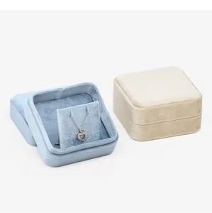 Juego de joyero cuadrado de terciopelo de lujo con soporte de collar para almacenamiento.
