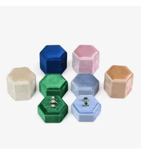 Boîte à bague en velours hexagonale pour fiançailles et rangement de bijoux aux divers coloris.