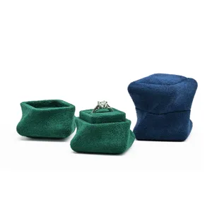 Portable velvet ring box mini jewelry gift storage case for proposal wedding ring display.