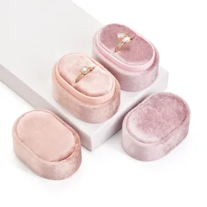 Scatola porta anelli in velluto rosa ovale espositore per gioielli di fidanzamento