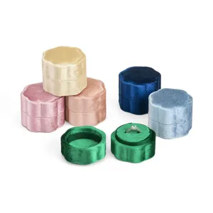 Velvet ring box portable mini petal jewelry storage box for proposal wedding display.