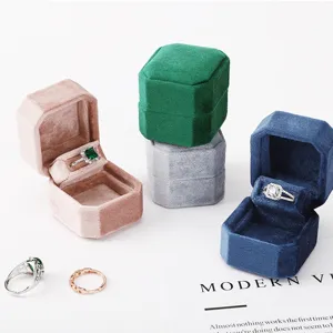 Caja de anillos de terciopelo hexagonal de lujo para compromiso, propuesta y almacenamiento.
