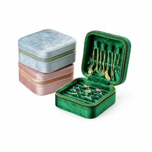 Piccolo portagioie quadrato portatile in morbido velluto organizer per anelli e collane