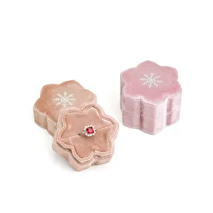 Elegante Samt Schneeflocke Ringbox fur Verlobung, Hochzeit und sichere Schmuckaufbewahrung.