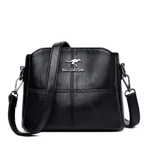 Schwarze Leder Umhängetasche für Damen, stilvolle Schultertasche mit Metall Känguru Logo.