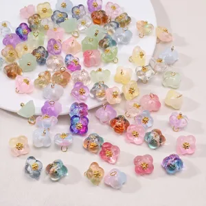 Bunte Glasblumen Anhänger DIY Handwerk Schmuckzubehör, süße transparente Blütenperlen.