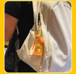 Niedlicher Gelatine Flaschen Liquid Schlüsselanhänger modischer Rucksack Taschen Anhänger
