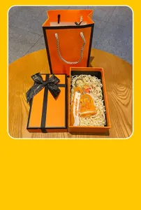 Süßer ölgefüllter Süßigkeitenhaus Jelly Flaschen Schlüsselanhänger Geschenkbox Set.