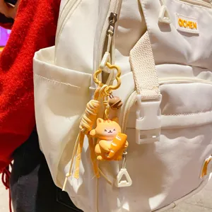 Weißer Canvas Rucksack Süßer Brot Katze Schlüsselanhänger Tasche Anhänger Schulranzen