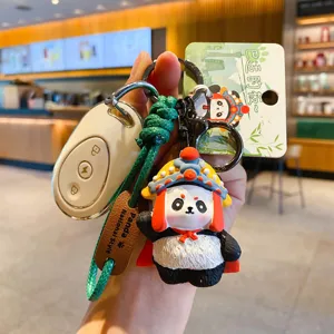 Süßer Panda Schlüsselanhänger mit traditionellem Opernmasken Design, kreativer Taschenanhänger.