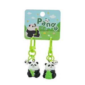 Set portachiavi panda carino con moschettoni verdi e campanelli, elegante ciondolo per zaino.