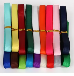 Rubans gros grain colores bandes de tissu assorties pour noeuds de cheveux et accessoires.