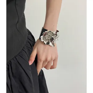 Bracelet manchette large en métal ouvert rose sculptée 3D vintage bijoux mode