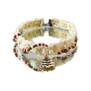 Weihnachtliche gestrickte Perlen Choker Halskette mit Sternen und festlichem Baumanhänger.