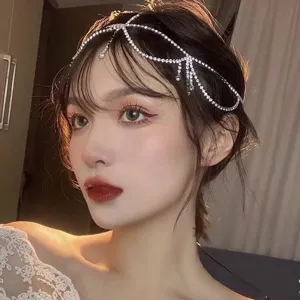 Chaîne de tête scintillante en strass pour coiffure Hanfu vintage et style exote.