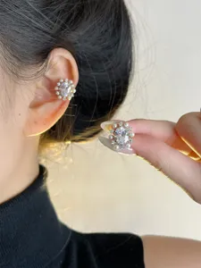 Elegantes pendientes de clip de girasol circonita perla para mujer, joyería elegante chic.