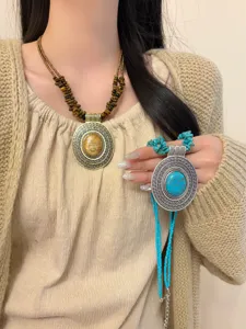 Collana girocollo con perline a doppio strato con ciondolo rotondo in pietra turchese vintage bohémien