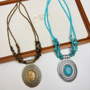 Collana girocollo con perline multistrato pendente disco turchese stile etnico boho retrò
