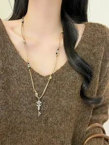 Collana con ciondolo chiave in metallo stile retro Maillard con corda intrecciata donna.