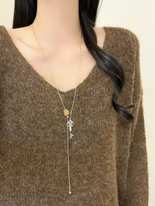 Collana con ciondolo a chiave in metallo stile vintage Maillard lunga catena maglione