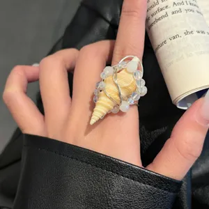 Handgemachte natürliche Muschel Ring mit Drahtwicklung und Perlen für Damen Urlaubsstil