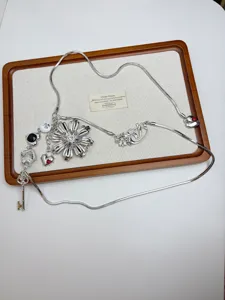 Nischen-Design 3D Metall Blumen Taillenkette, Luxus Herz Gürtel Schmuck, Mode Accessoires.