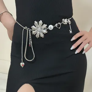 Einzigartige Metall Blumen Taillenkette, edler Nischenstil Punk Koerperschmuck fuer Damen.