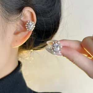 Elegante pendiente de clip girasol circonita perla, arete sin perforacion para mujer.