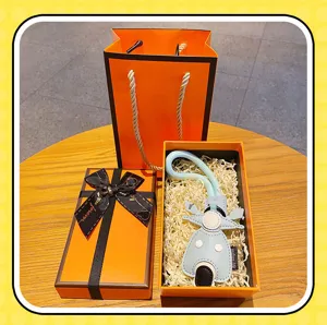 Leder Roller Schlüsselanhänger Tasche Anhänger süßes Fahrzeug Schlüsselring exquisites Geschenk